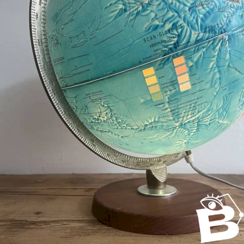 Globe terrestre lumineux vintage