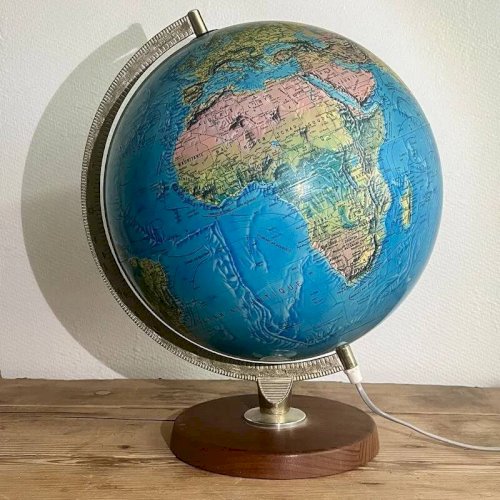 Globe terrestre lumineux vintage