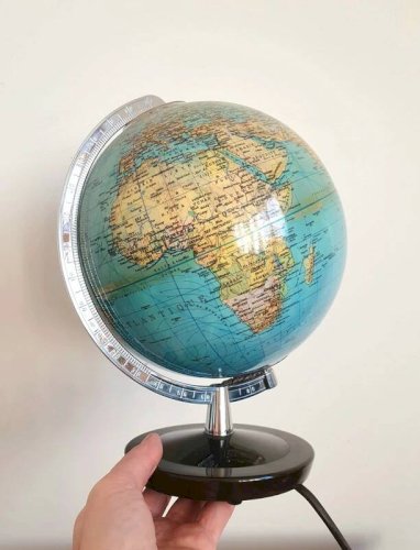 Globe terrestre lumineux vintage