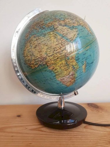 Globe terrestre lumineux vintage