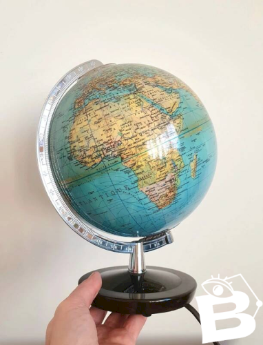 Globe terrestre lumineux vintage