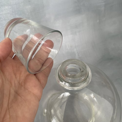 Gobe mouches ancien / piège à mouches / guêpes en verre tripode Haut. 17 cm