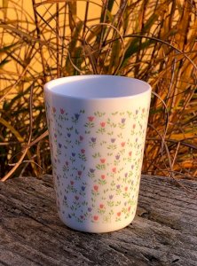 Gobelet rétro vintage Yves Rocher en opaline motifs petites fleurs