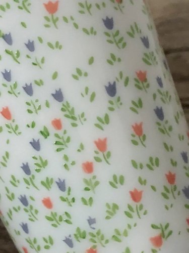 Gobelet rétro vintage Yves Rocher en opaline motifs petites fleurs