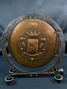 Basque heraldic table gong in repoussé copper & wrought iron mid-20th century coat of arms