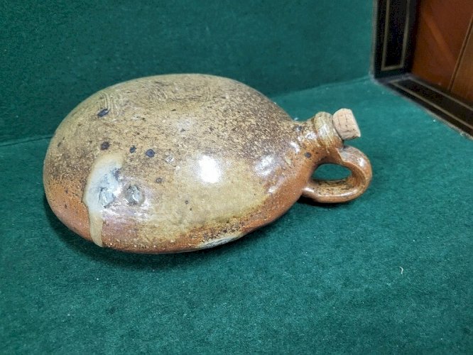 GOURDE CARAFE EN TERRE VERNISSEE
