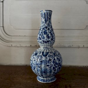 Delftware vase with 18th-century signature M3640