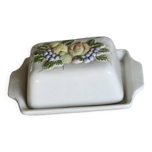 Grand beurrier vintage faïence et barbotine motif fruits