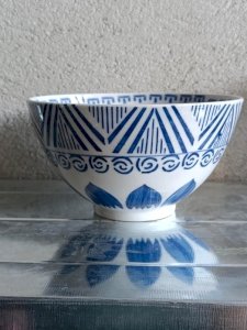 large Chinese porcelain bowl with leaf decoration in good condition