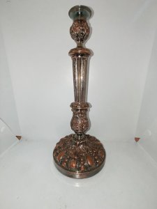 grand bougeoir en alliage cuivreux decor de fleur 19eme ou debut 20eme en bon etat