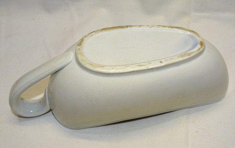-GRAND BOURDALOUE CERAMIQUE sans marque apparente POT DE CHAMBRE FEMININ XIXe  D