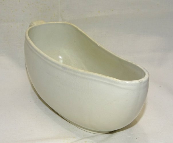 -GRAND BOURDALOUE CERAMIQUE sans marque apparente POT DE CHAMBRE FEMININ XIXe  D