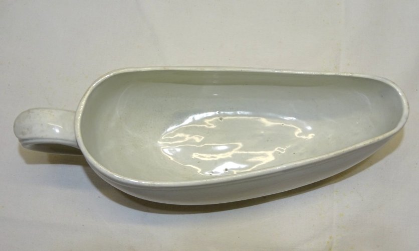 -GRAND BOURDALOUE CERAMIQUE sans marque apparente POT DE CHAMBRE FEMININ XIXe  D