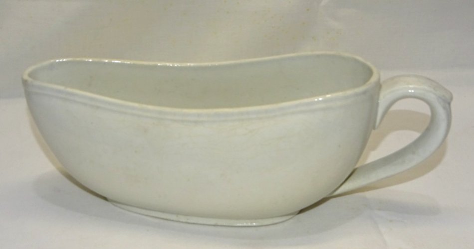 -GRAND BOURDALOUE CERAMIQUE sans marque apparente POT DE CHAMBRE FEMININ XIXe  D