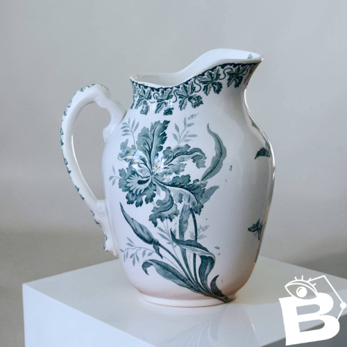 Grand broc / carafe du XIXe terre de fer oiseau signé Moulin des Loups