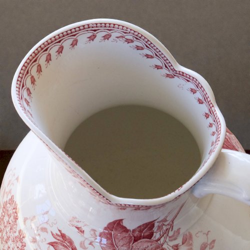 Grand broc du XIXe en terre de fer signé Maestricht collection Printemps