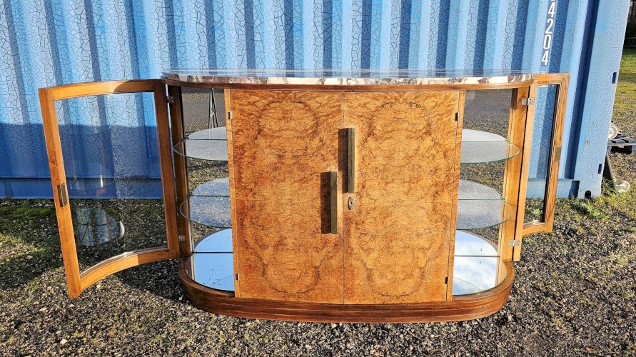 Grand buffet Art Déco galbé en loupe de noyer
