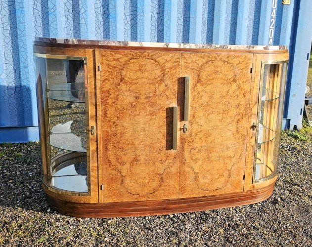 Grand buffet Art Déco galbé en loupe de noyer