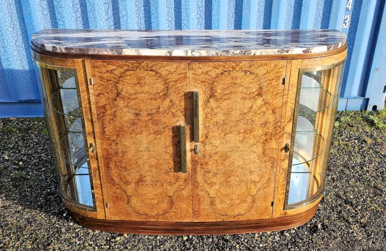 Grand buffet Art Déco galbé en loupe de noyer