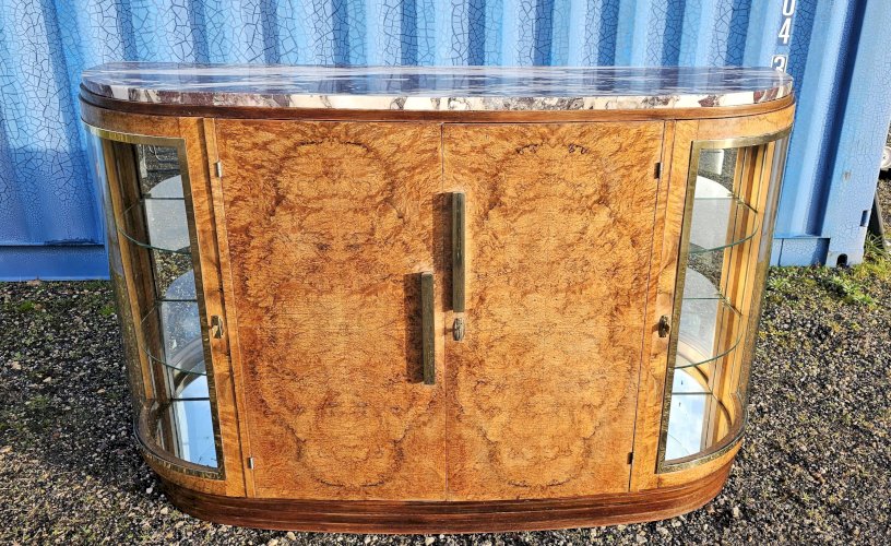 Grand buffet Art Déco galbé en loupe de noyer