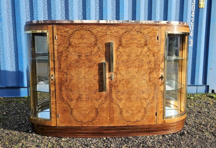 Grand buffet Art Déco galbé en loupe de noyer