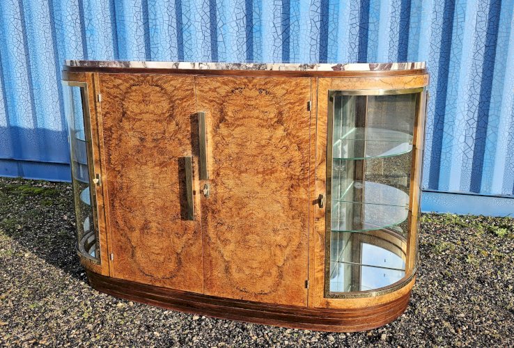 Grand buffet Art Déco galbé en loupe de noyer
