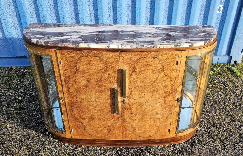 Grand buffet Art Déco galbé en loupe de noyer