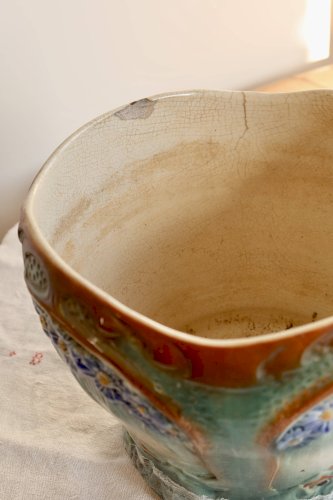 Grand cache-pot vintage barbotine style Art Nouveau – Décor floral