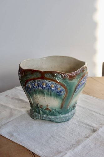 Grand cache-pot vintage barbotine style Art Nouveau – Décor floral