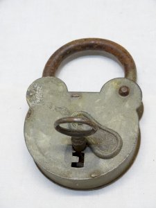 LARGE MICKEY HEAD PADLOCK WITH WORKING KEY DISPLAY COLLECTION