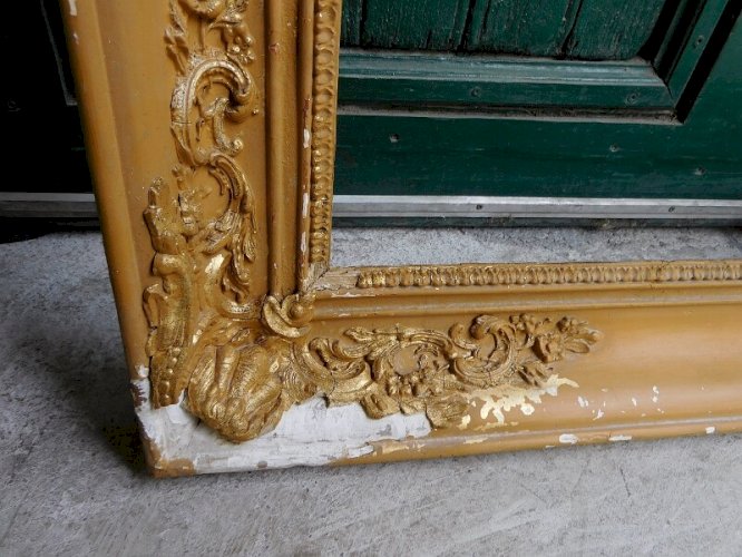 GRAND CADRE DORE A RESTAURER DU XIX ème SIECLE N°2
