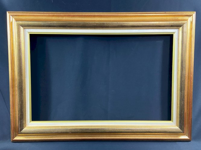 Grand cadre en bois doré