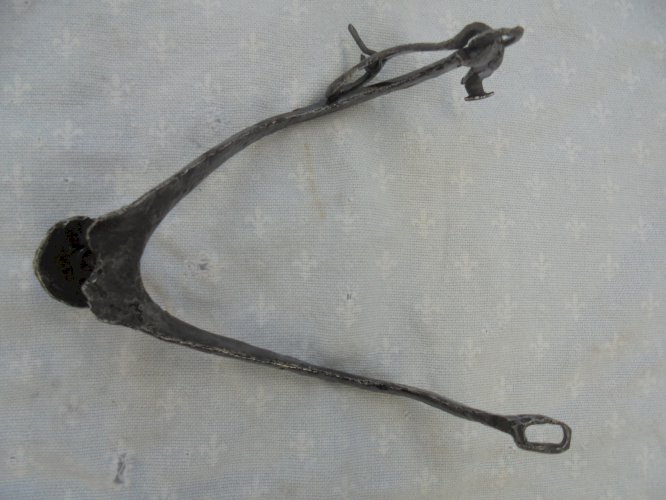 un eperon moyen age vers 1200