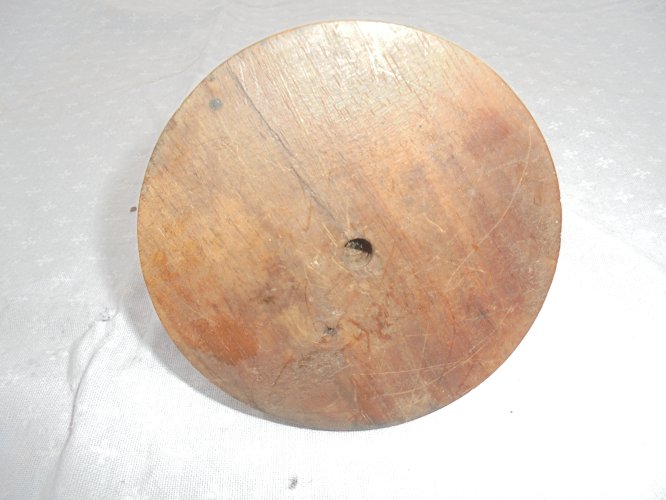 pointe de casque allemand impacte  de 1 guerre 