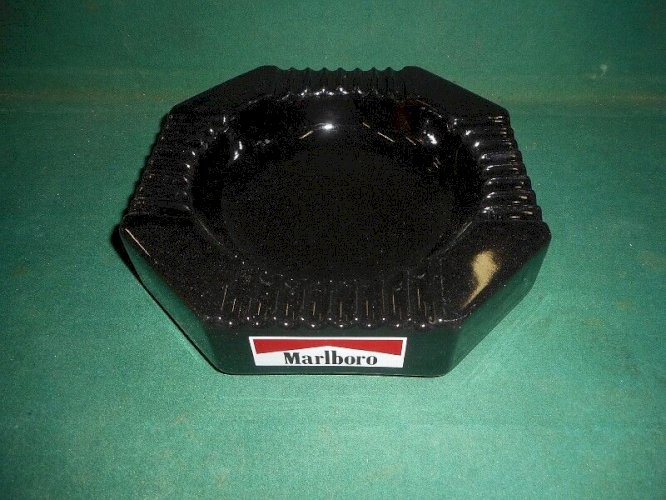 GRAND CENDRIER MARLBORO CERAMIQUE ROUGE FONTAINE