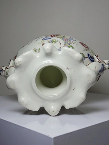 Grand centre de table, ancienne faïence polychrome Gien, Longchamp ou Rouen