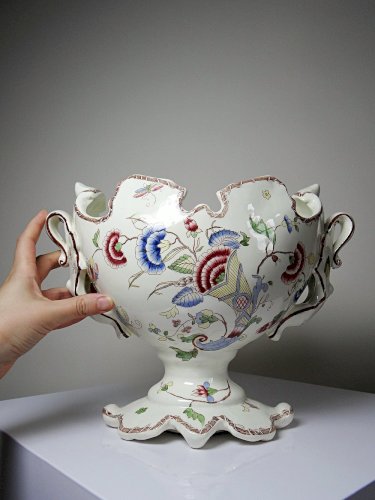 Grand centre de table, ancienne faïence polychrome Gien, Longchamp ou Rouen