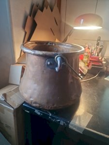 grand chaudron,  en cuivre ...hauteur 23...diam 25