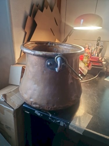 grand chaudron,  en cuivre ...hauteur 23...diam 25