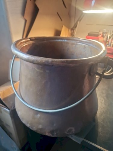 grand chaudron,  en cuivre ...hauteur 23...diam 25