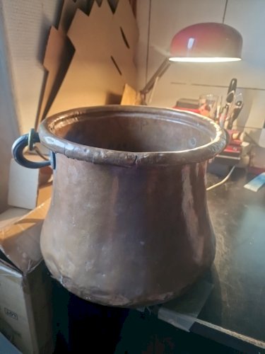 grand chaudron,  en cuivre ...hauteur 23...diam 25