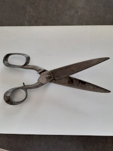 grand ciseau ancien  M G 