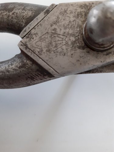 grand ciseau ancien  M G 