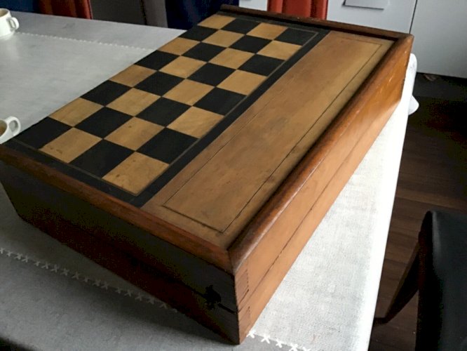 Grand Coffret Jeu d'échecs échiquier uniquement  bois.   Pas de pions