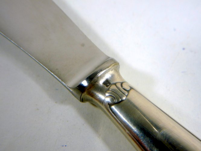 Grand couteau de table métal argenté Christofle modèle Vendôme signé L - 24,8 cm