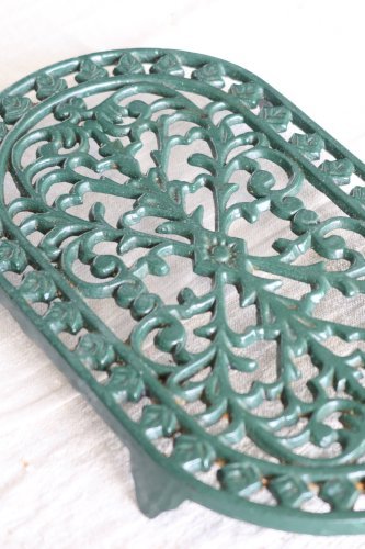 Grand dessous de plat vintage fonte ovale vert foncé - Décor ajouré