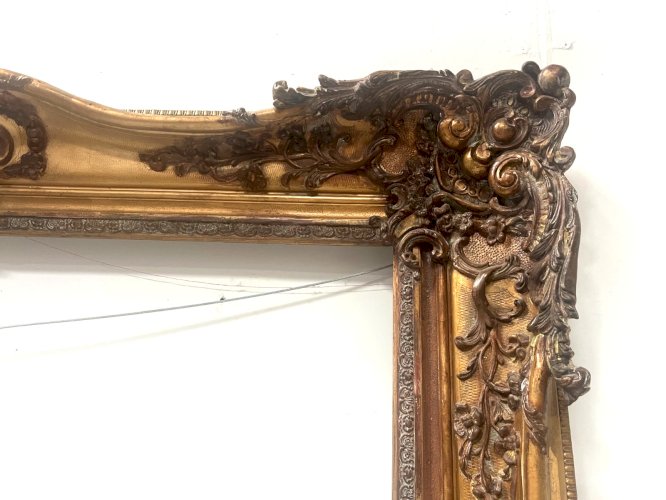 Grand encadrement en bois et stuc doré XIX siècle
