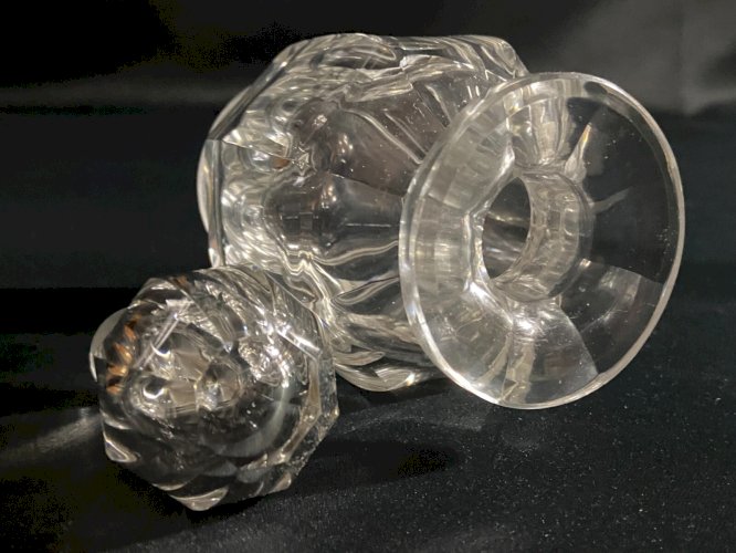 Grand flacon à parfum en cristal signé Baccarat, modèle Malmaison
