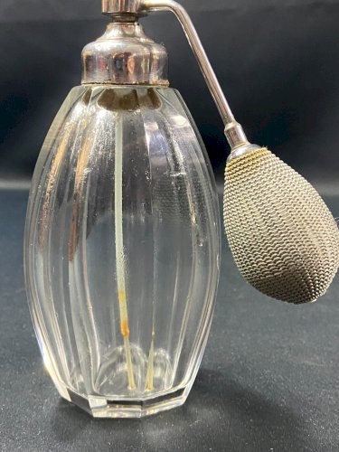 Grand flacon à parfum vaporisateur en cristal de Baccarat 1920-1930