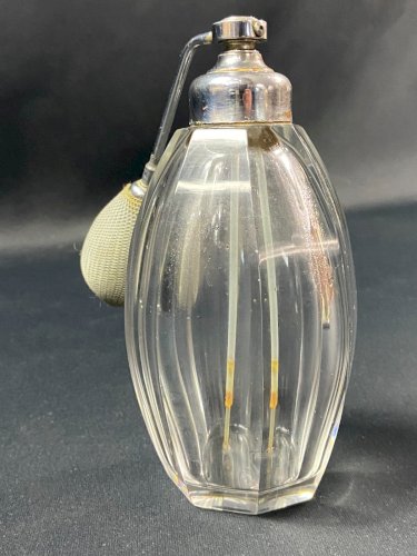 Grand flacon à parfum vaporisateur en cristal de Baccarat 1920-1930
